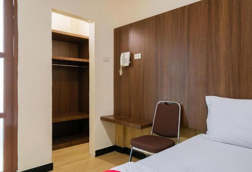 בית מלון כפרי Reddoorz Plus Near Ramayana Pematangsiantar