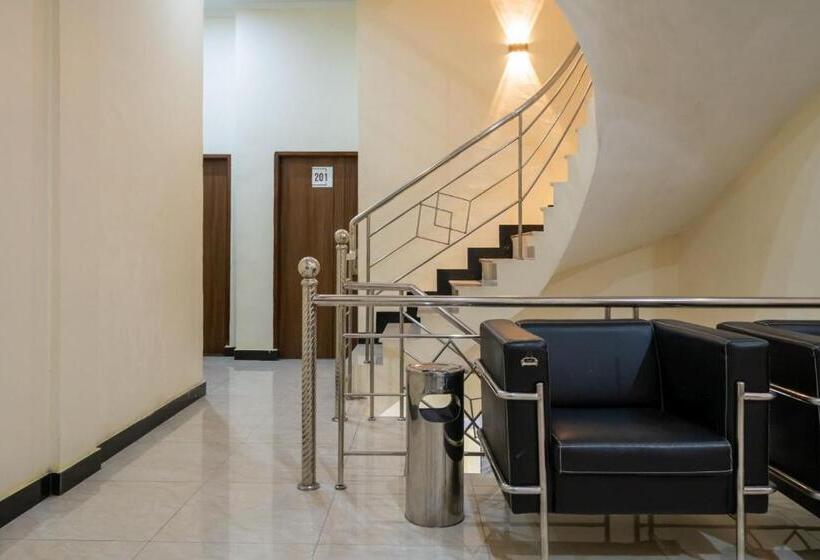 בית מלון כפרי Reddoorz Plus Near Ramayana Pematangsiantar