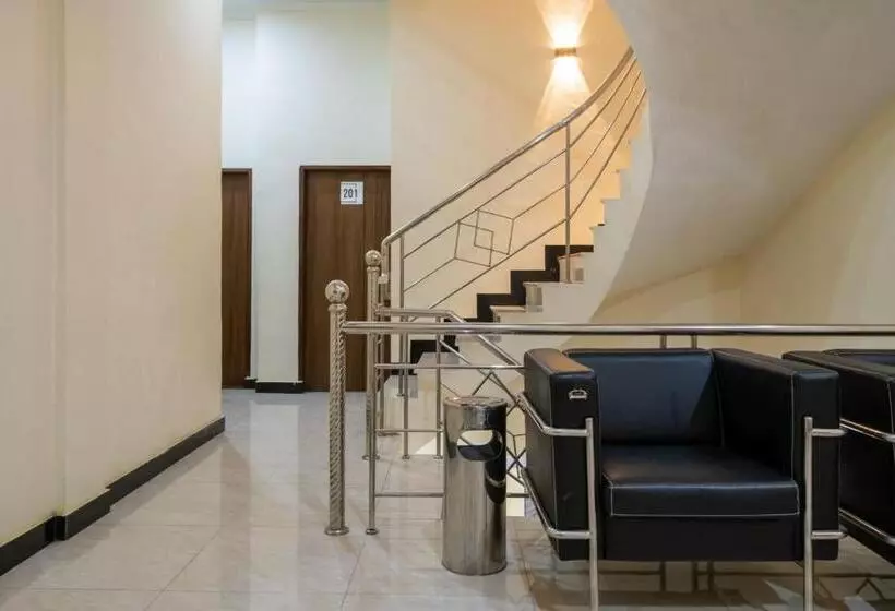 ホテル Reddoorz Plus Near Ramayana Pematangsiantar