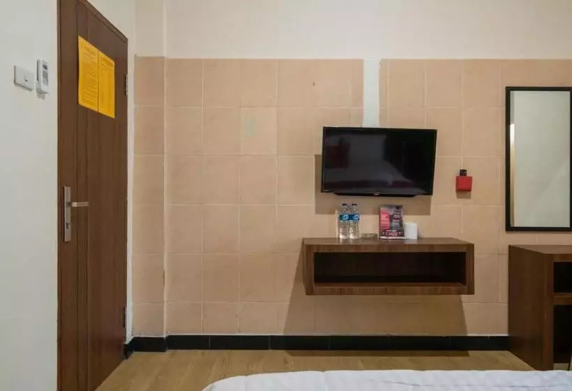 ホテル Reddoorz Plus Near Ramayana Pematangsiantar