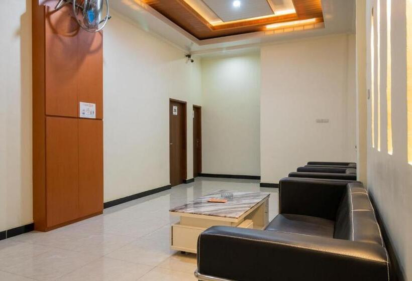 בית מלון כפרי Reddoorz Plus Near Ramayana Pematangsiantar