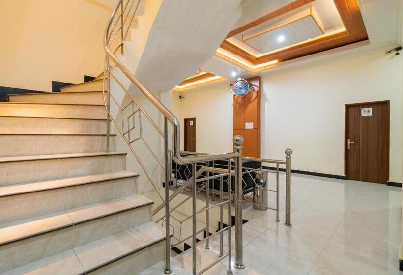 בית מלון כפרי Reddoorz Plus Near Ramayana Pematangsiantar