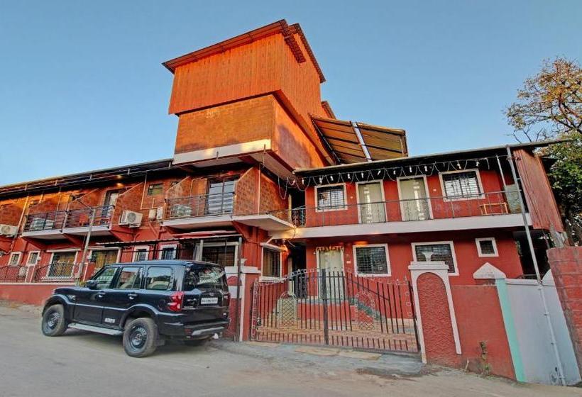 فندق Green Woods 1 Km From Main Market