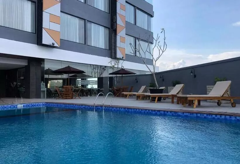 Zenith Premiere Hotel Baubau