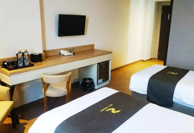 Zenith Premiere Hotel Baubau