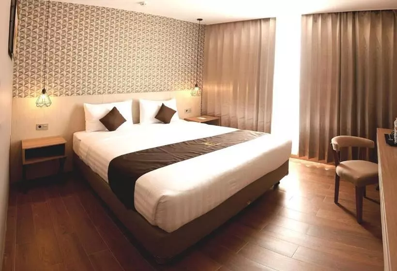 Zenith Premiere Hotel Baubau