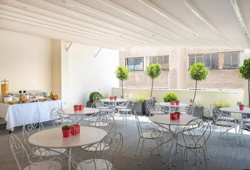 בית מלון כפרי Athens Market Portrait