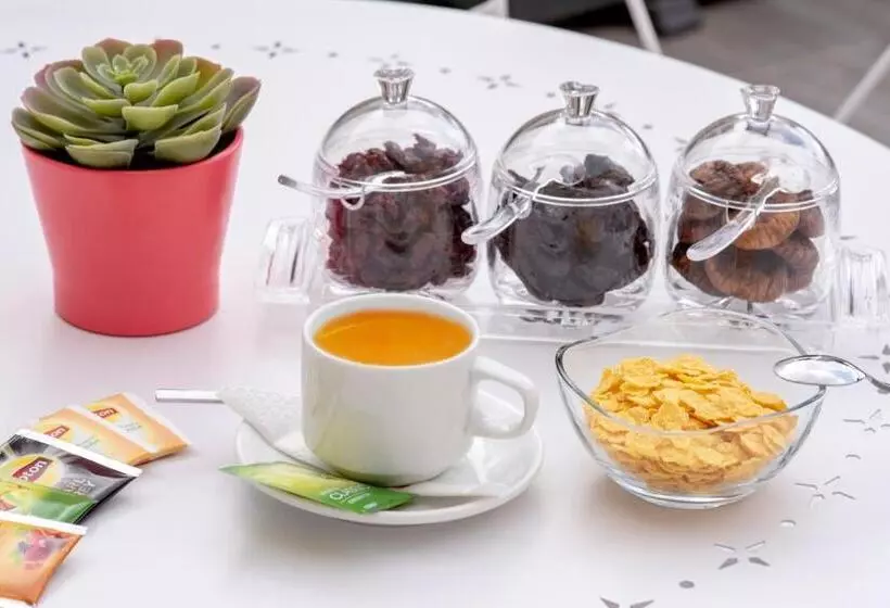 בית מלון כפרי Athens Market Portrait