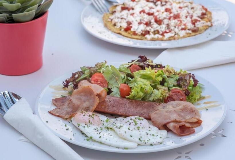 בית מלון כפרי Athens Market Portrait