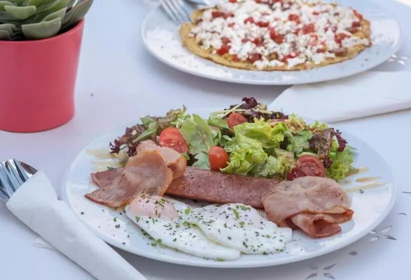 בית מלון כפרי Athens Market Portrait