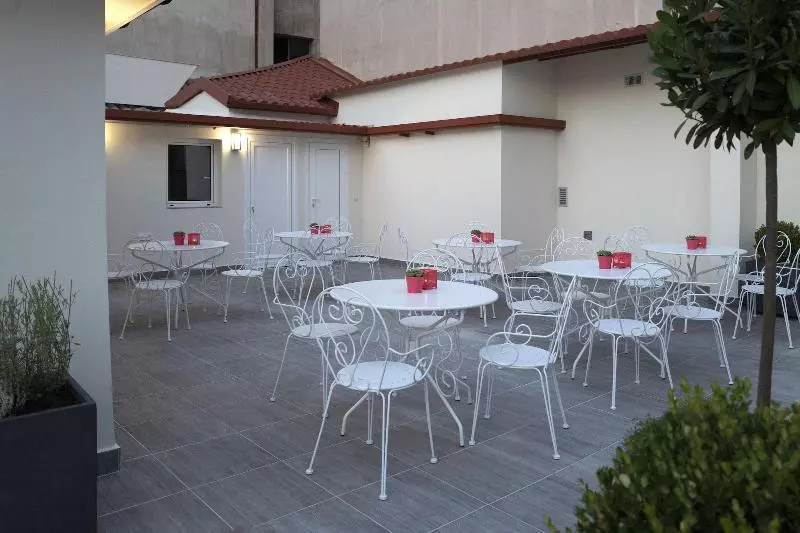 בית מלון כפרי Athens Market Portrait