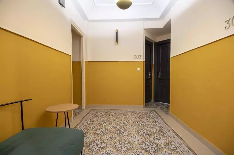 בית מלון כפרי Athens Market Portrait