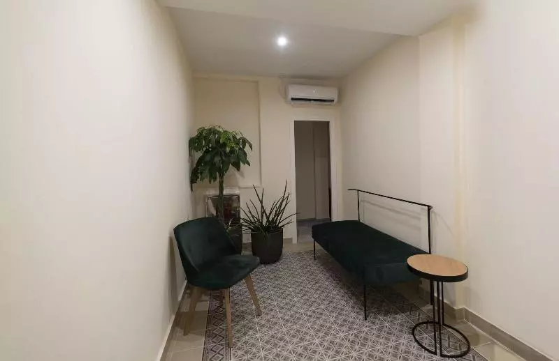 בית מלון כפרי Athens Market Portrait