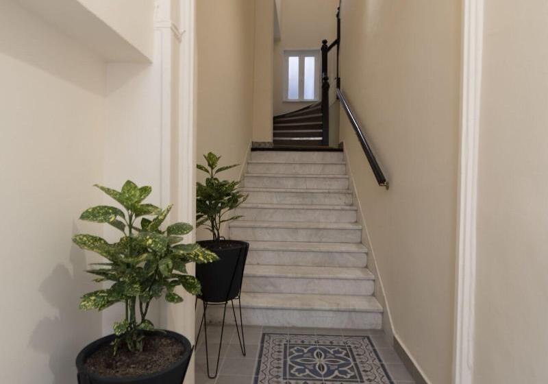 בית מלון כפרי Athens Market Portrait