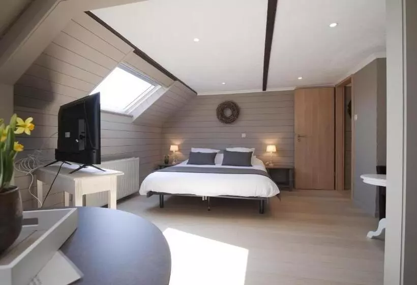 Отель Auberge La Hutte Lurette