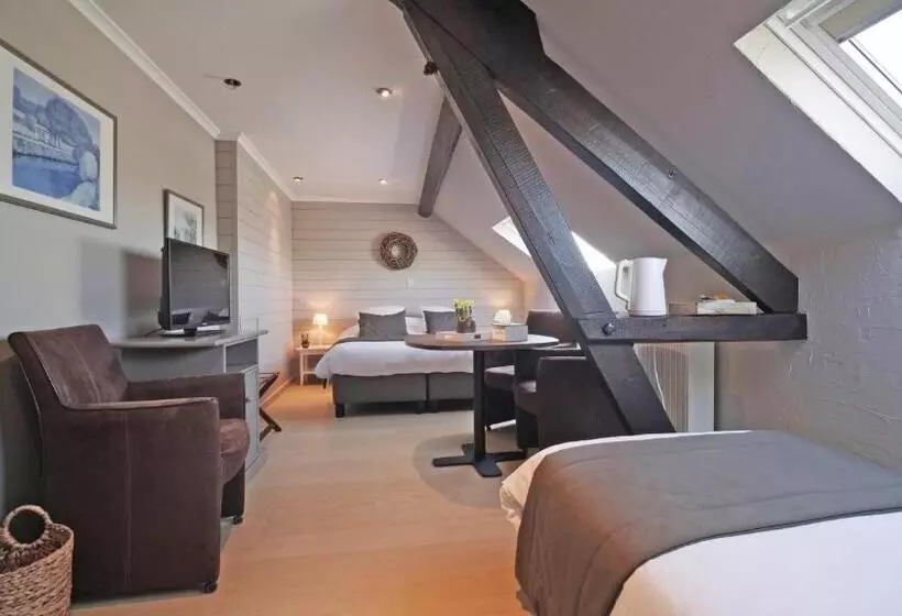 Отель Auberge La Hutte Lurette