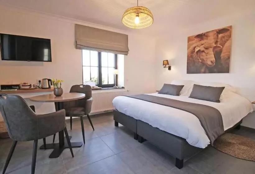 Отель Auberge La Hutte Lurette