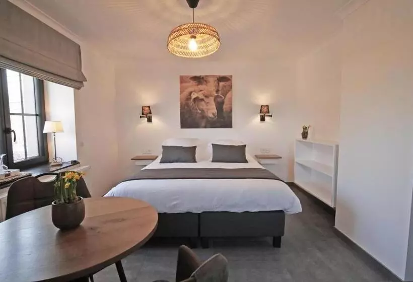 Отель Auberge La Hutte Lurette