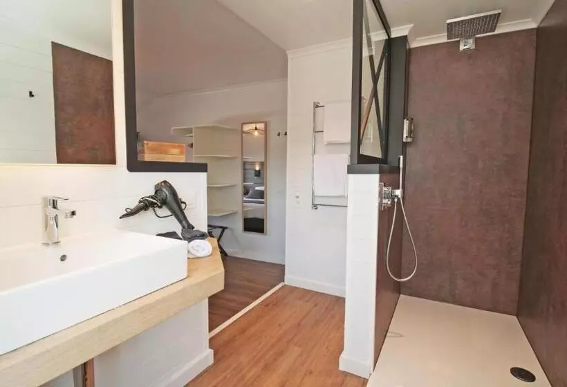 Отель Auberge La Hutte Lurette