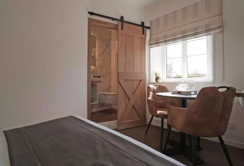 Отель Auberge La Hutte Lurette