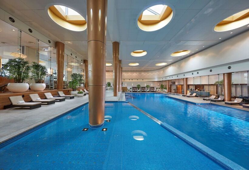 בית מלון כפרי Crown Towers Melbourne