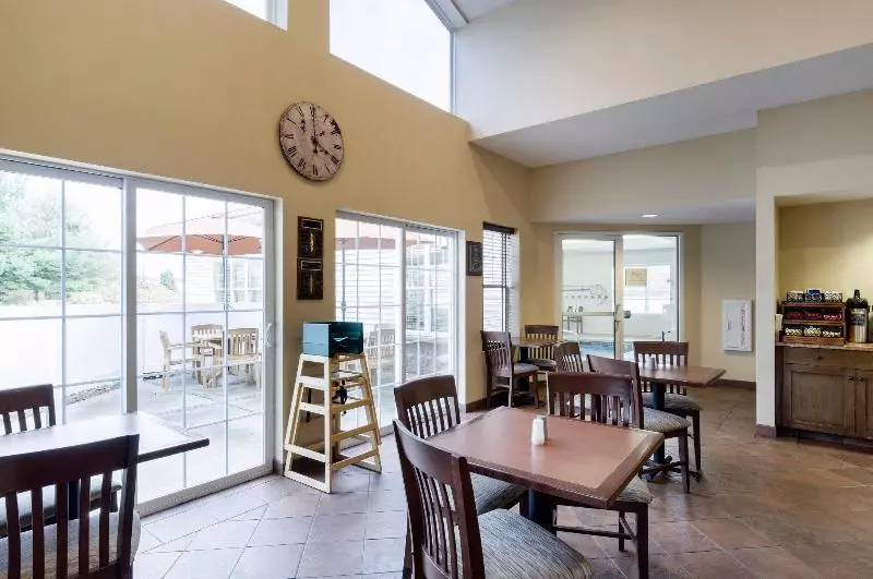 호텔 Econo Lodge Hadley Near University