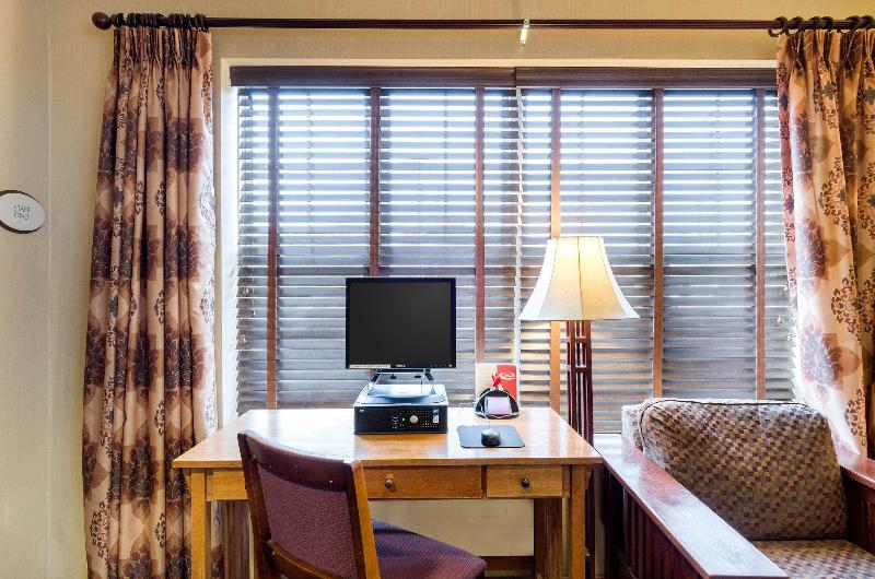 酒店 Econo Lodge Hadley Near University