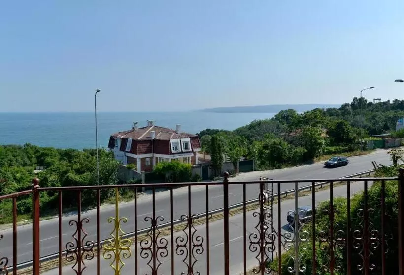 בית מלון כפרי Ellinis