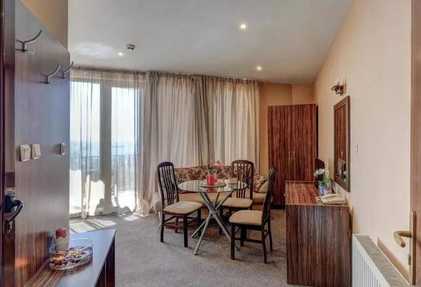 בית מלון כפרי Ellinis