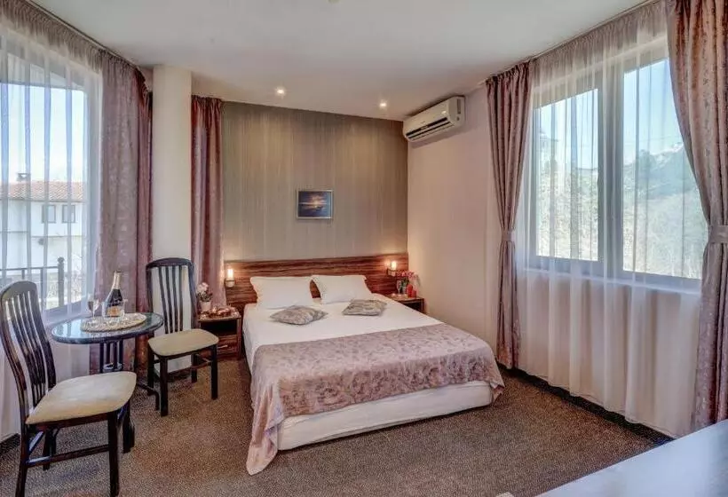 בית מלון כפרי Ellinis