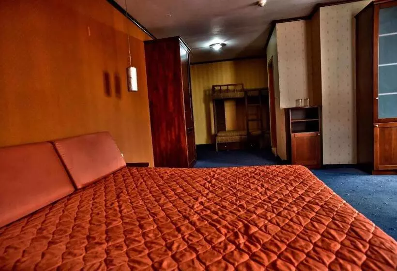 בית מלון כפרי Friends