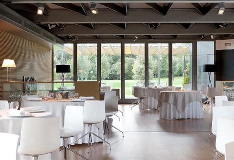 Отель Món Sant Benet