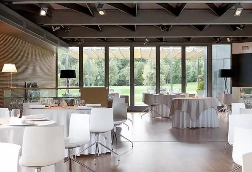 ホテル Món Sant Benet