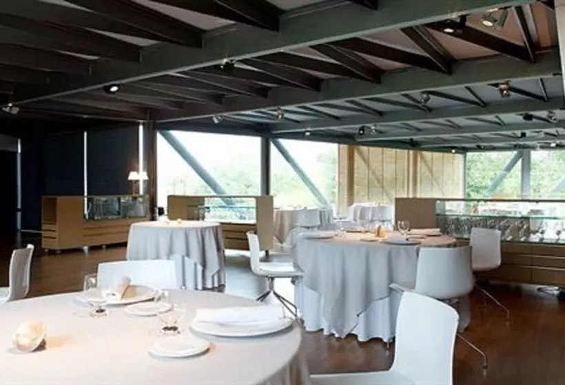 ホテル Món Sant Benet