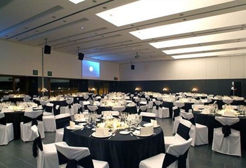 Отель Món Sant Benet