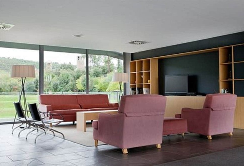 Отель Món Sant Benet