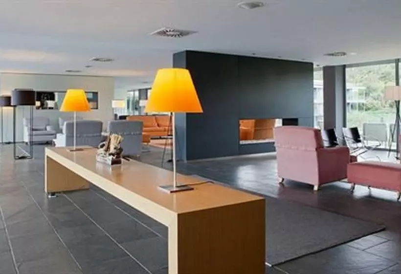 ホテル Món Sant Benet