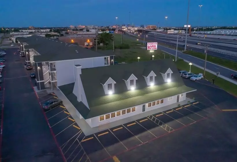 The Crossroads Hotel And Suites Irving