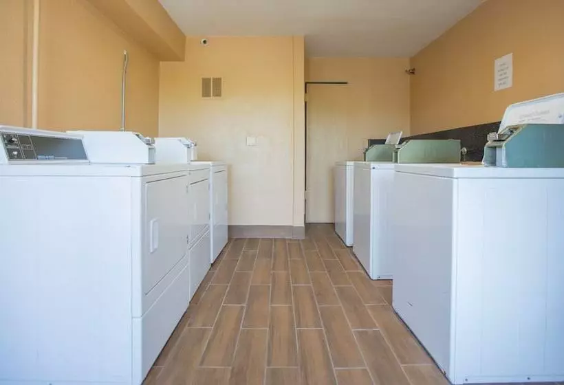 The Crossroads Hotel And Suites Irving