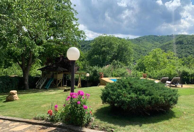 تختخواب و صبحانه Vila Djordjevic   Priroda Vas Okruzuje