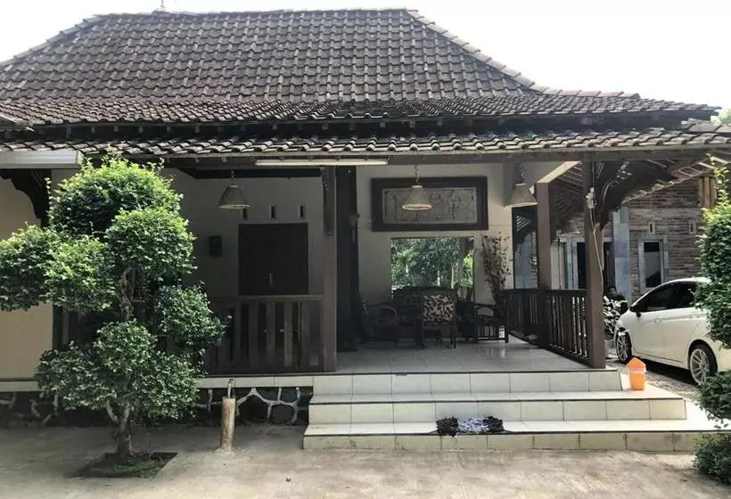 هتل Griya Borobudur Homestay Syariah Magelang Redpartner