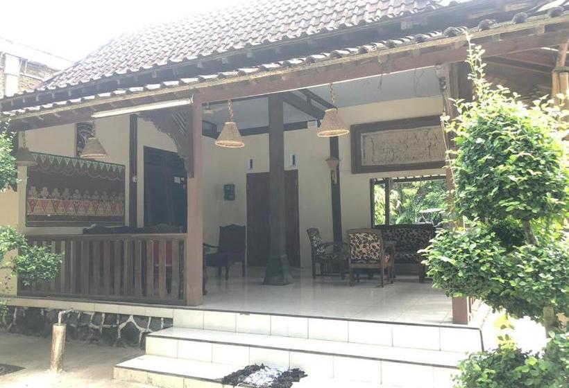 בית מלון כפרי Griya Borobudur Homestay Syariah Magelang Redpartner