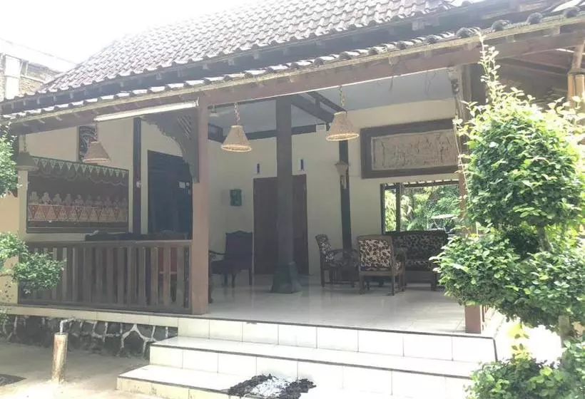 هتل Griya Borobudur Homestay Syariah Magelang Redpartner