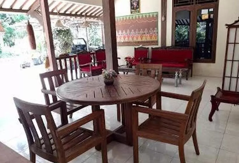 هتل Griya Borobudur Homestay Syariah Magelang Redpartner