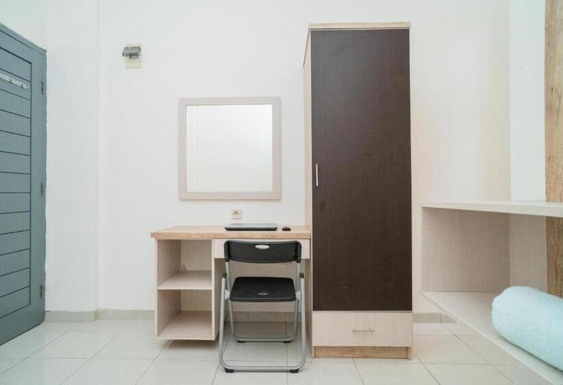 בית מלון כפרי Koolkost Syariah Near Universitas Moestopo Bintaro