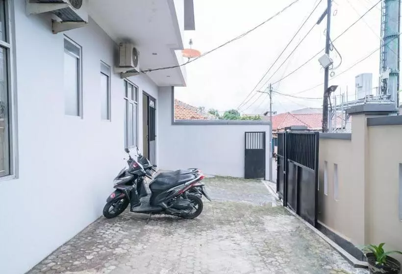 Hotelli Koolkost Syariah Near Universitas Moestopo Bintaro