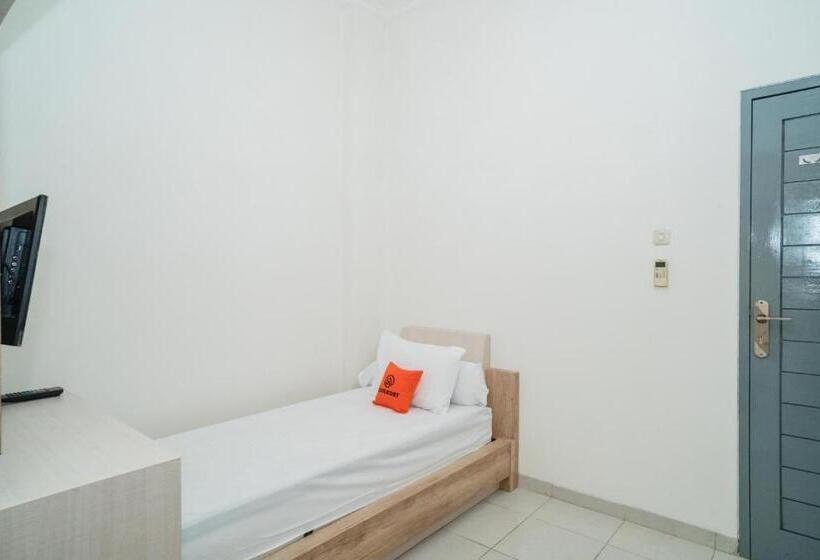 בית מלון כפרי Koolkost Syariah Near Universitas Moestopo Bintaro