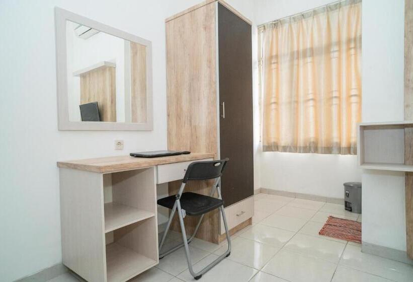 בית מלון כפרי Koolkost Syariah Near Universitas Moestopo Bintaro