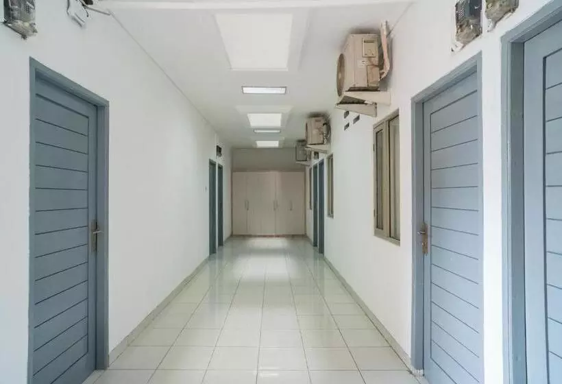 Hotelli Koolkost Syariah Near Universitas Moestopo Bintaro