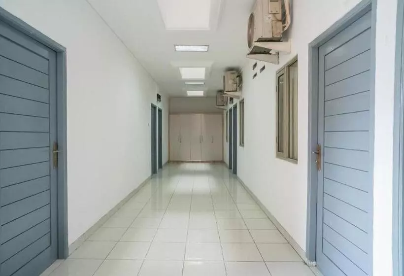 Hotelli Koolkost Syariah Near Universitas Moestopo Bintaro